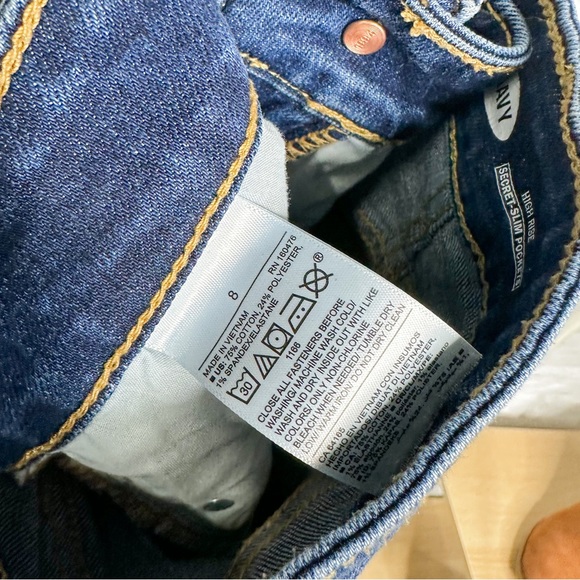 Old Navy Distressed High Rise Secret Slim Pocket Shorts Size 8 - Picture 4 of 4